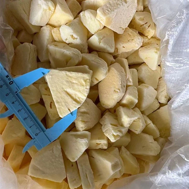 IQF pineapple chunks(001)