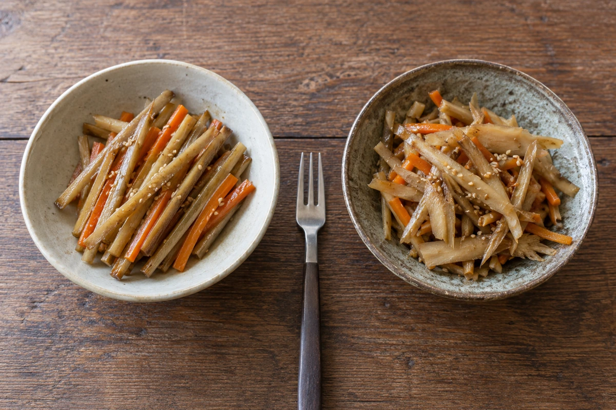 Two cooked burdock and carrot portions with different strip shapes Two cooked burdock and carrot portions with different strip shapes