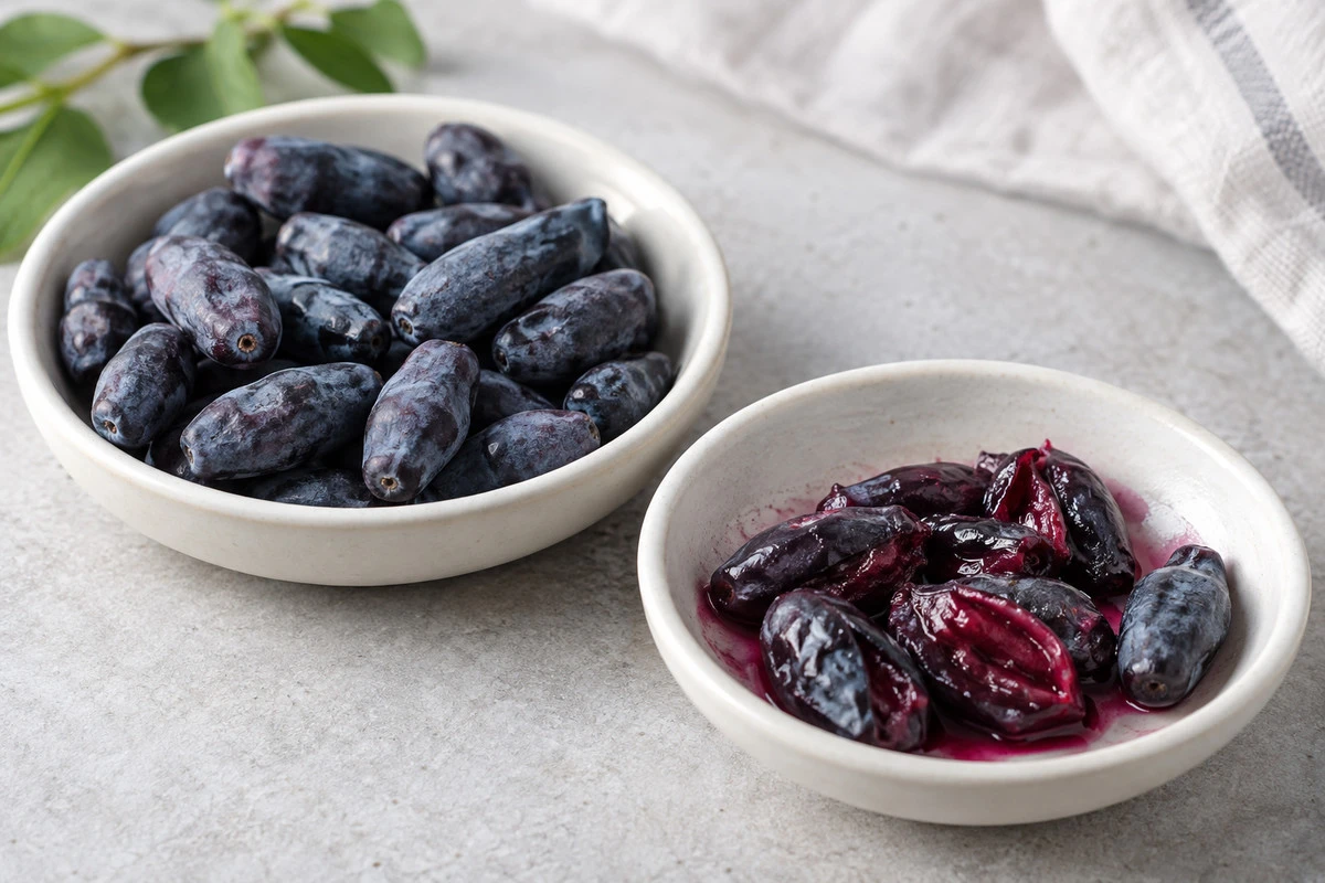 Sample distinctions - Haskap berries Illustrative intact and split fruit show why a whole-fruit description needs an agreed physical condition
