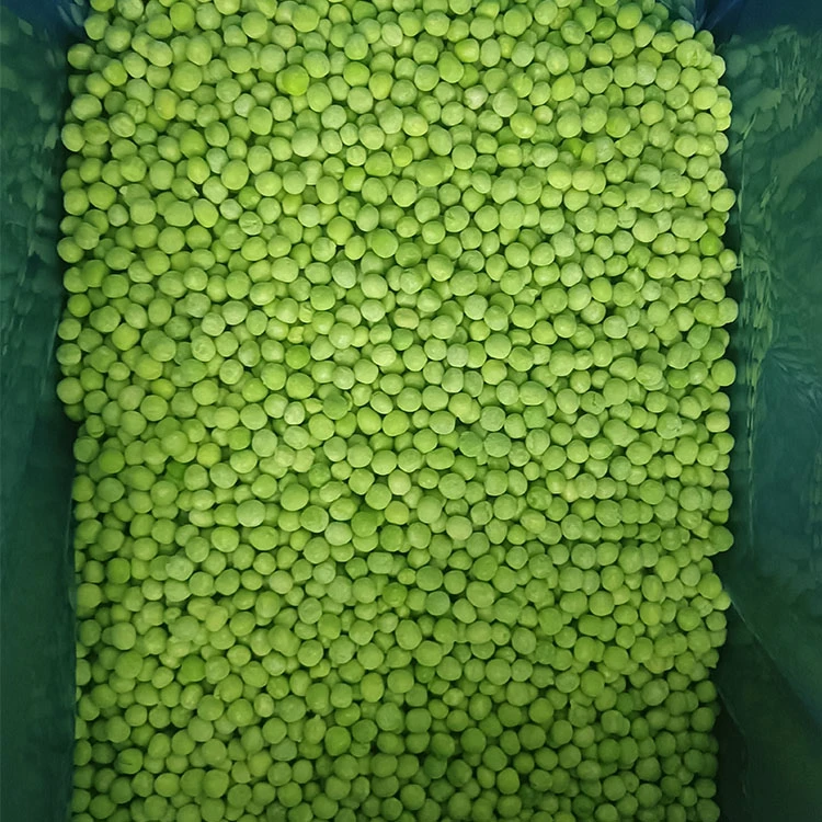 Bulk IQF frozen green peas showing round shape and loose separation